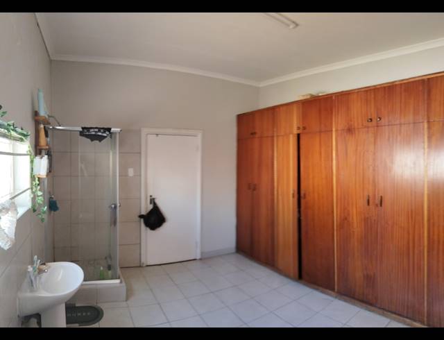 3 BEDROOM FREESTANDING FOR SALE IN UITENHAGE CENTRAL